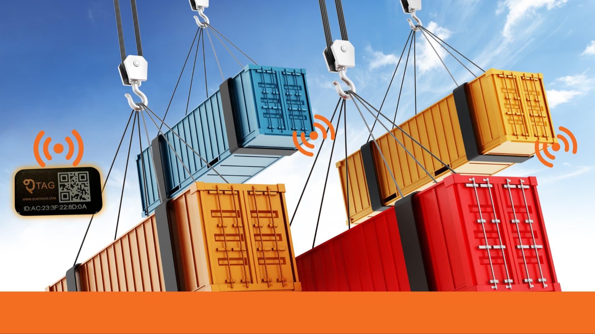 Contentores de carga com etiquetas RFID, representando rastreamento de mercadorias e gestão de activos logísticos